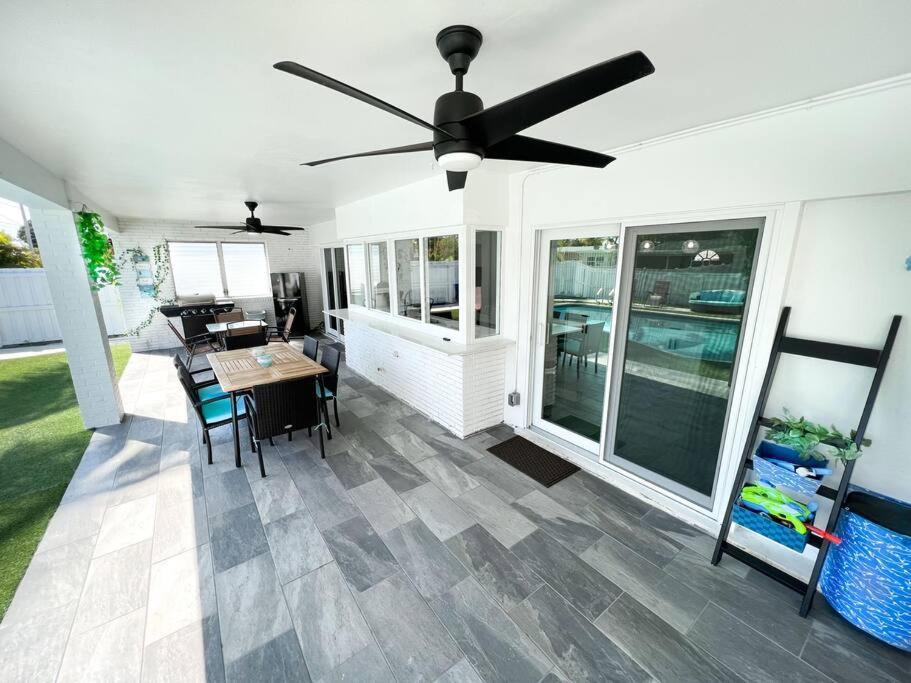 Luxurious & Modern Open Floor Plan Heated Pool Villa Голливуд Экстерьер фото