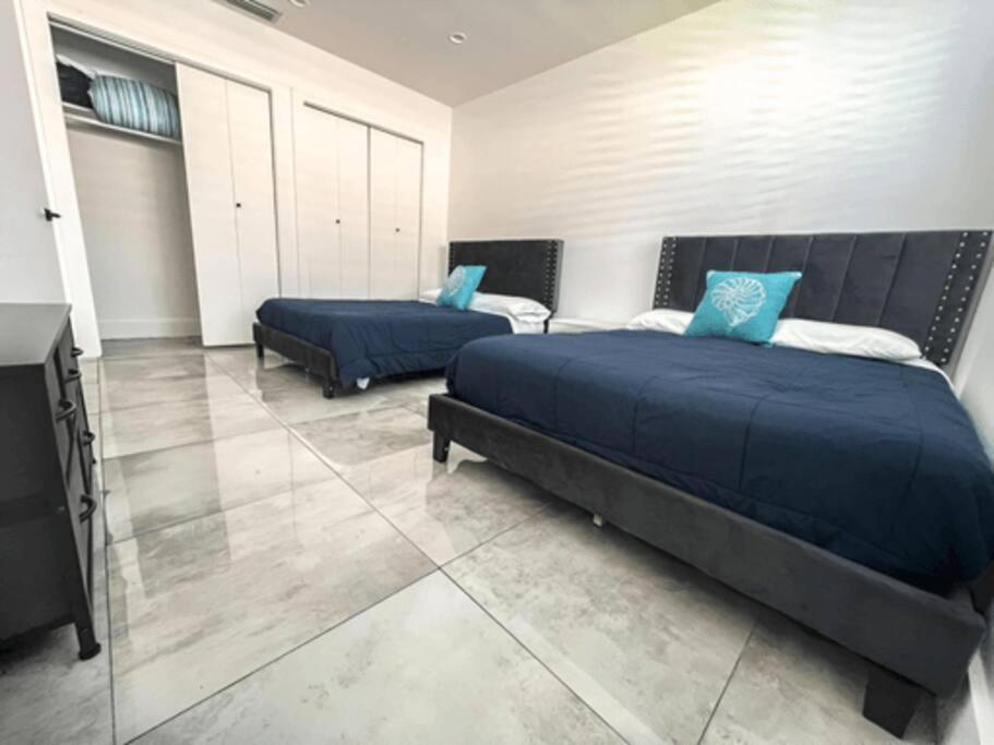 Luxurious & Modern Open Floor Plan Heated Pool Villa Голливуд Экстерьер фото