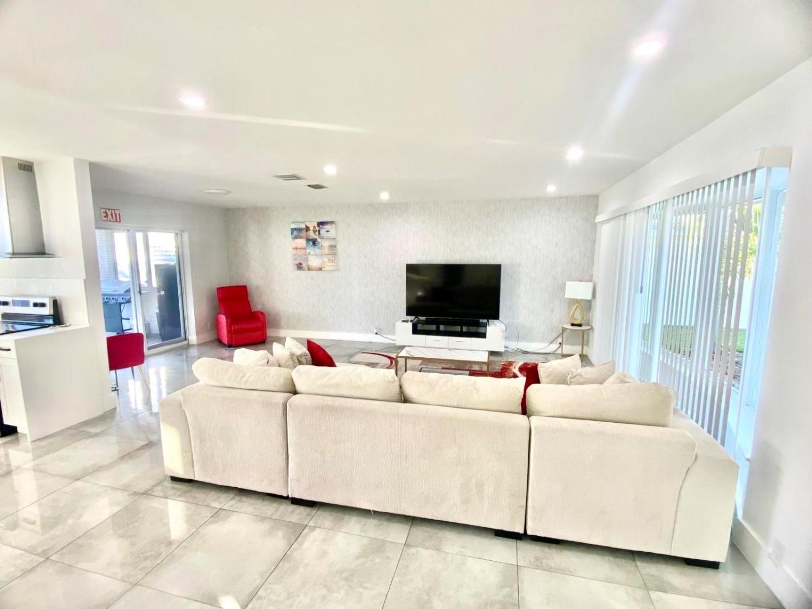 Luxurious & Modern Open Floor Plan Heated Pool Villa Голливуд Экстерьер фото
